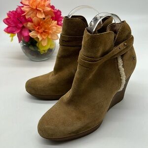 UGG Tan Suede Wedge Sherling Lined Ankle Boots Size 6.5 MCA6694